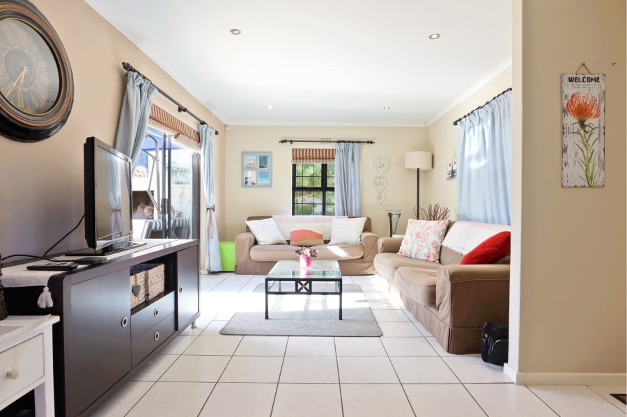 3 Bedroom Property for Sale in Sunningdale Western Cape